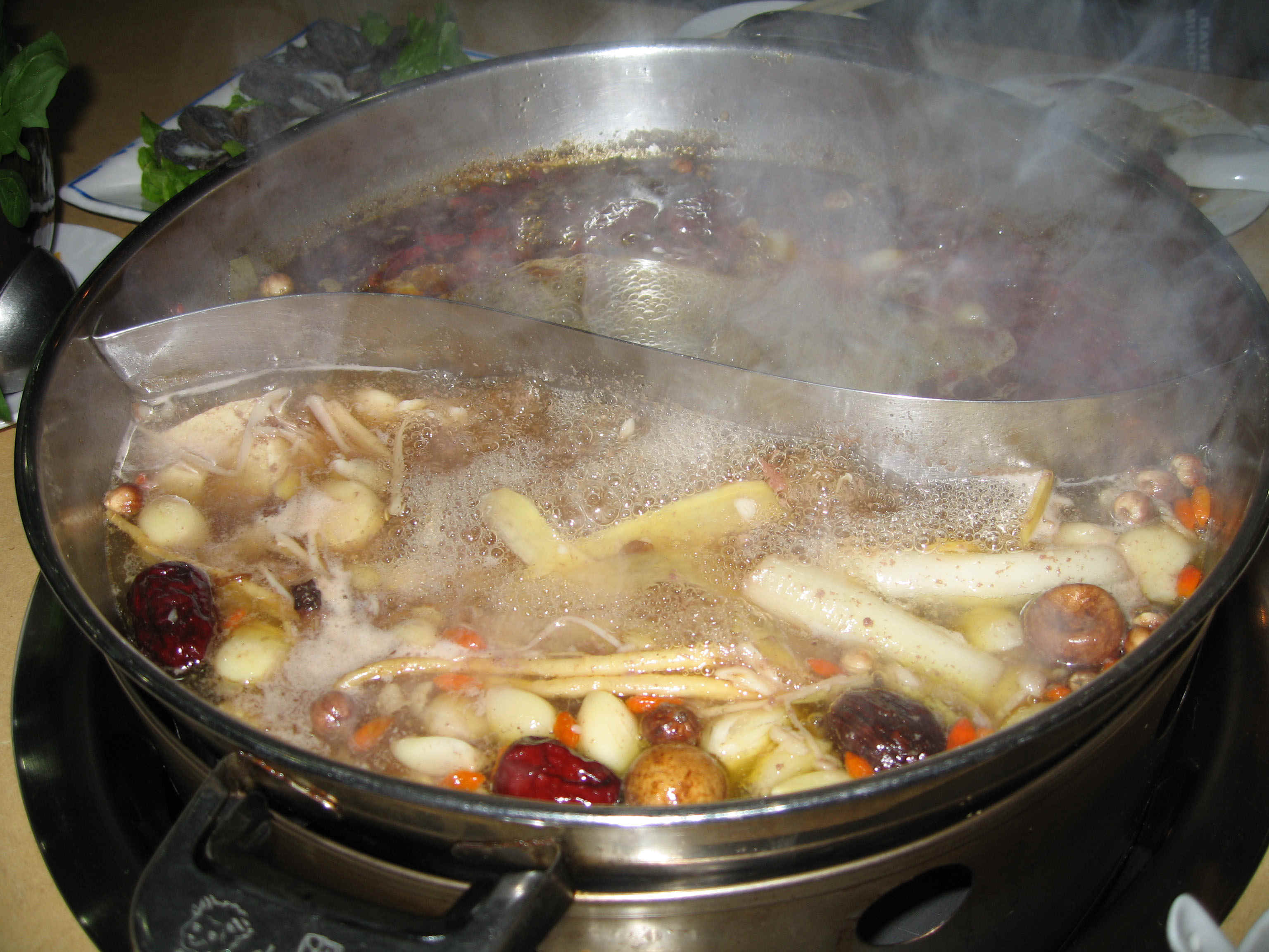 beijing_hot_pot_1.jpg (805088 octets)