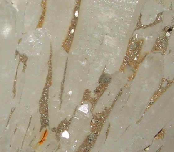 quarz_fleche_details_incrust.jpg (68854 octets)